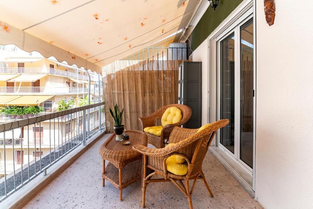 Apartamento Under The Hill Atenas Exterior foto
